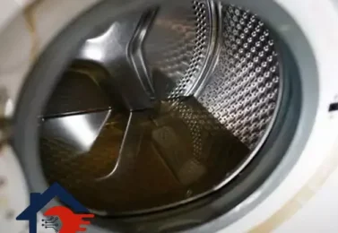 علت جمع شدن آب در ماشین لباسشویی خاموش چیست؟